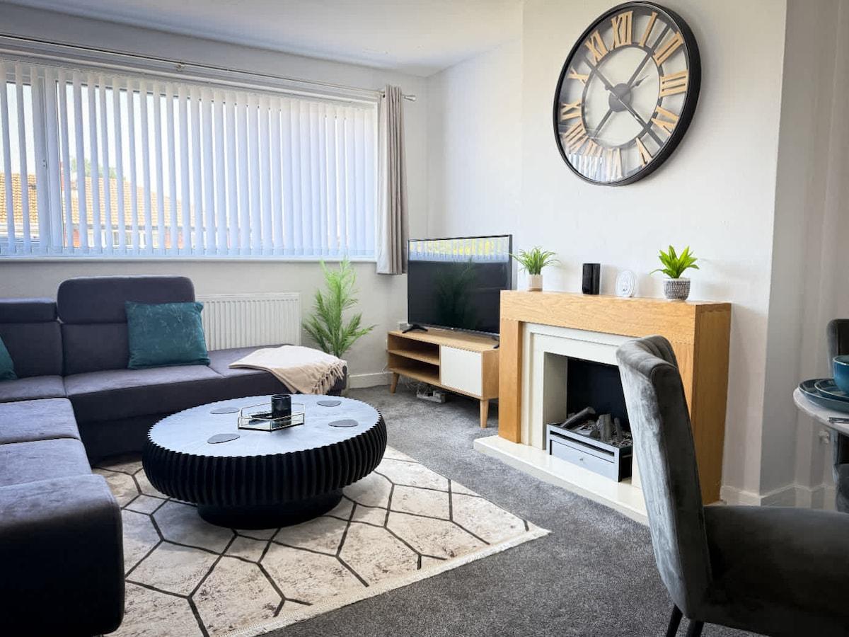 Cosy Southport Bungalow | 2 Bedroom with Parking