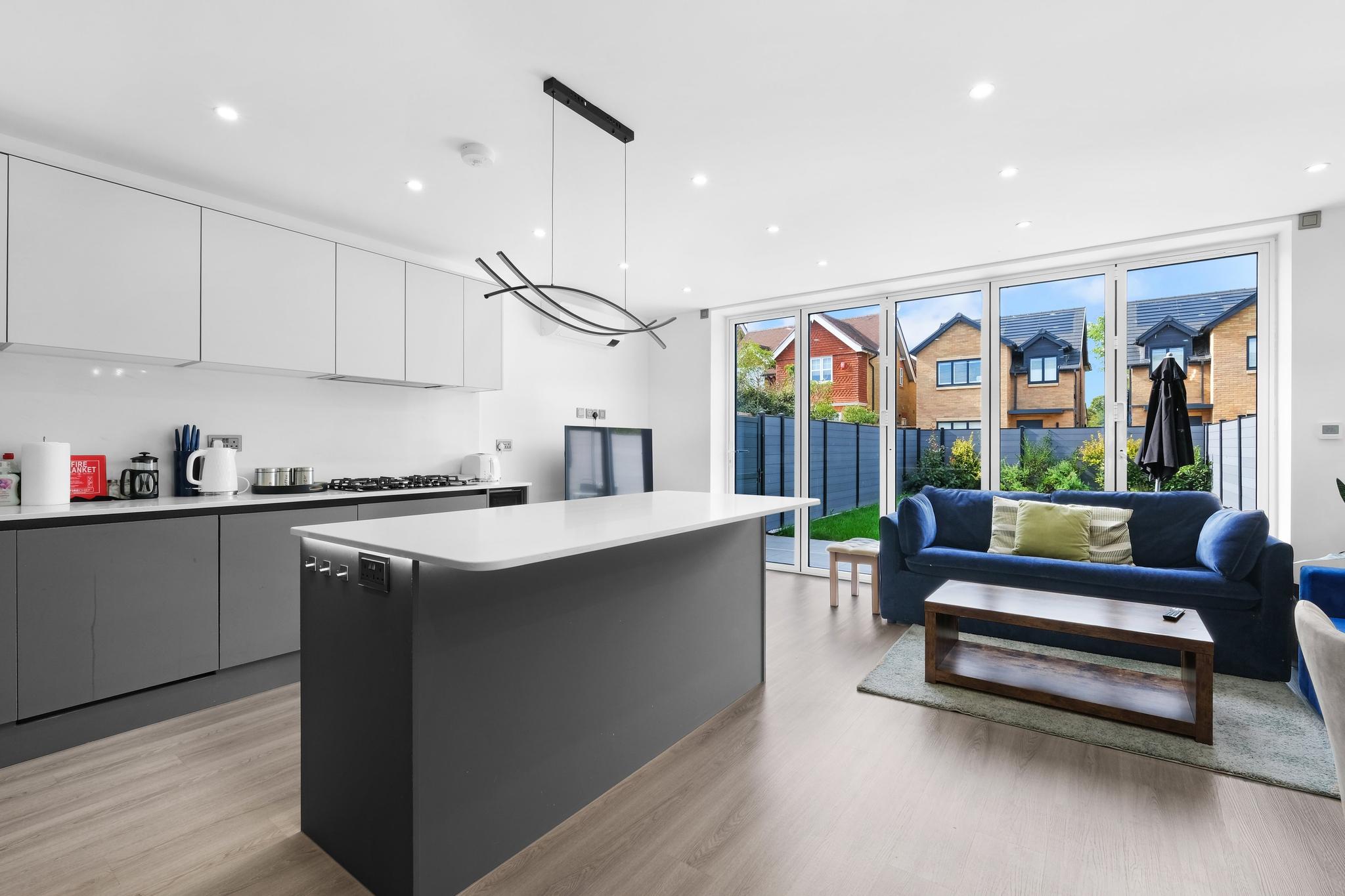 Luxaura Homes | 6-Bed Detached House | Maidenhead2