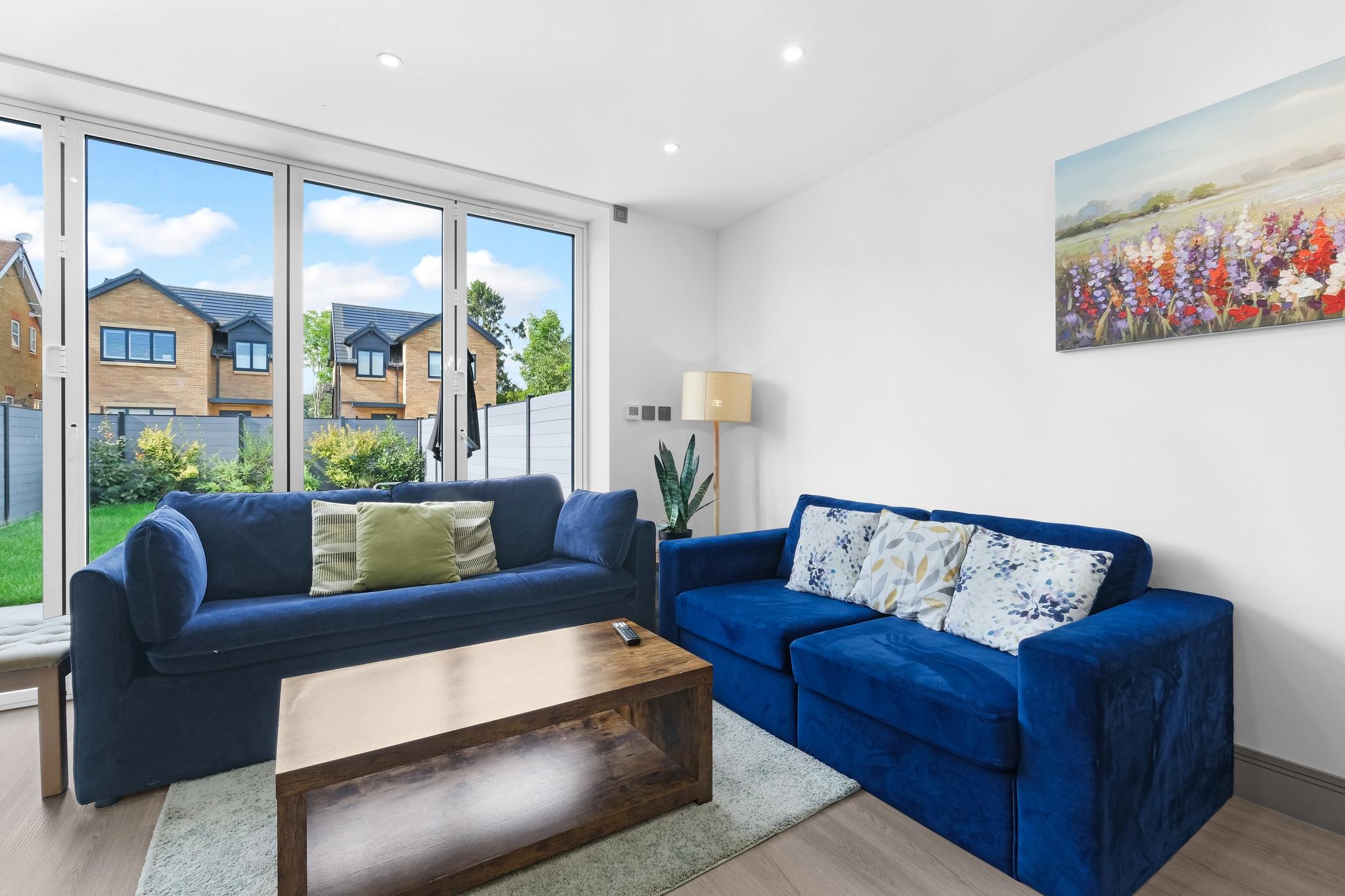 Luxaura Homes | 6-Bed Detached House | Maidenhead