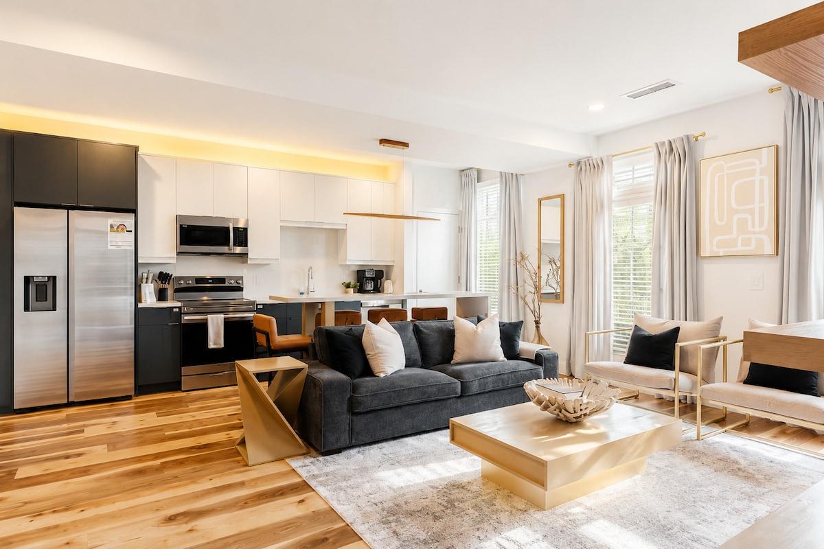 Buckhead Luxury Stay | Mood Lighting | Free Park5