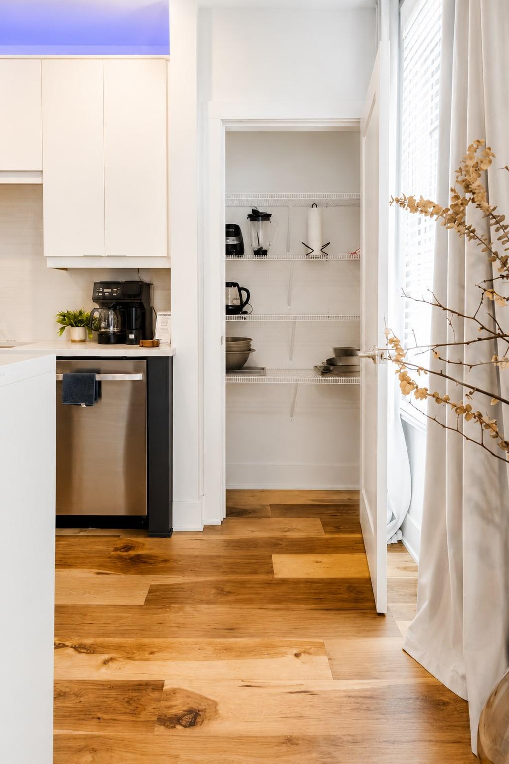 Buckhead Luxury Stay | Mood Lighting | Free Park6
