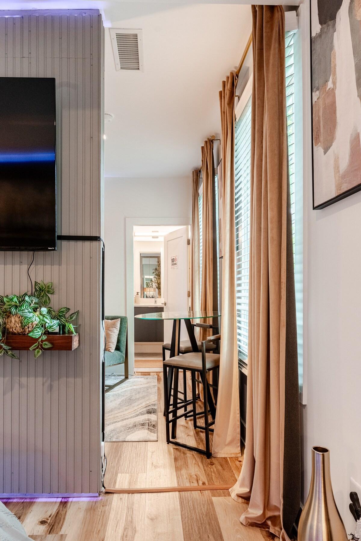 Luxe Suite | Comfort | King Bed | Free Parking6