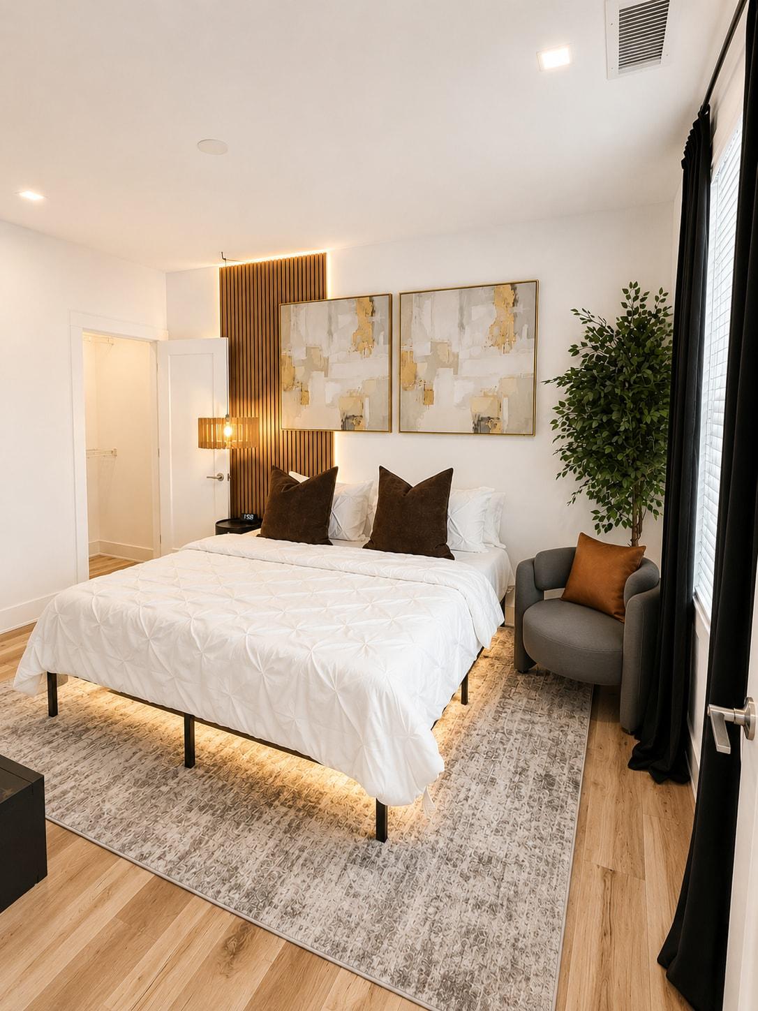 Ivory Oasis | 85" TV | Walkable with Free Parking3