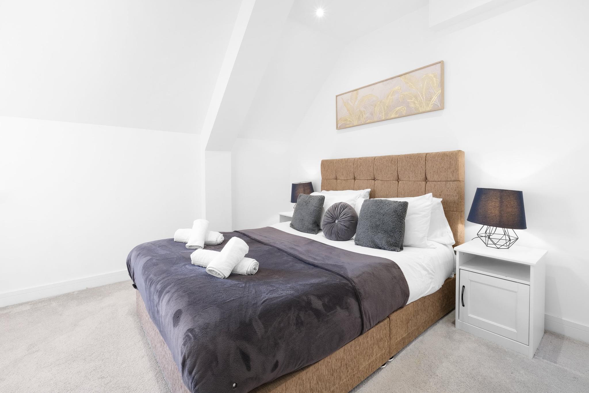 Modern 1 bedroom Apt. 07 Town Centre Camberley3