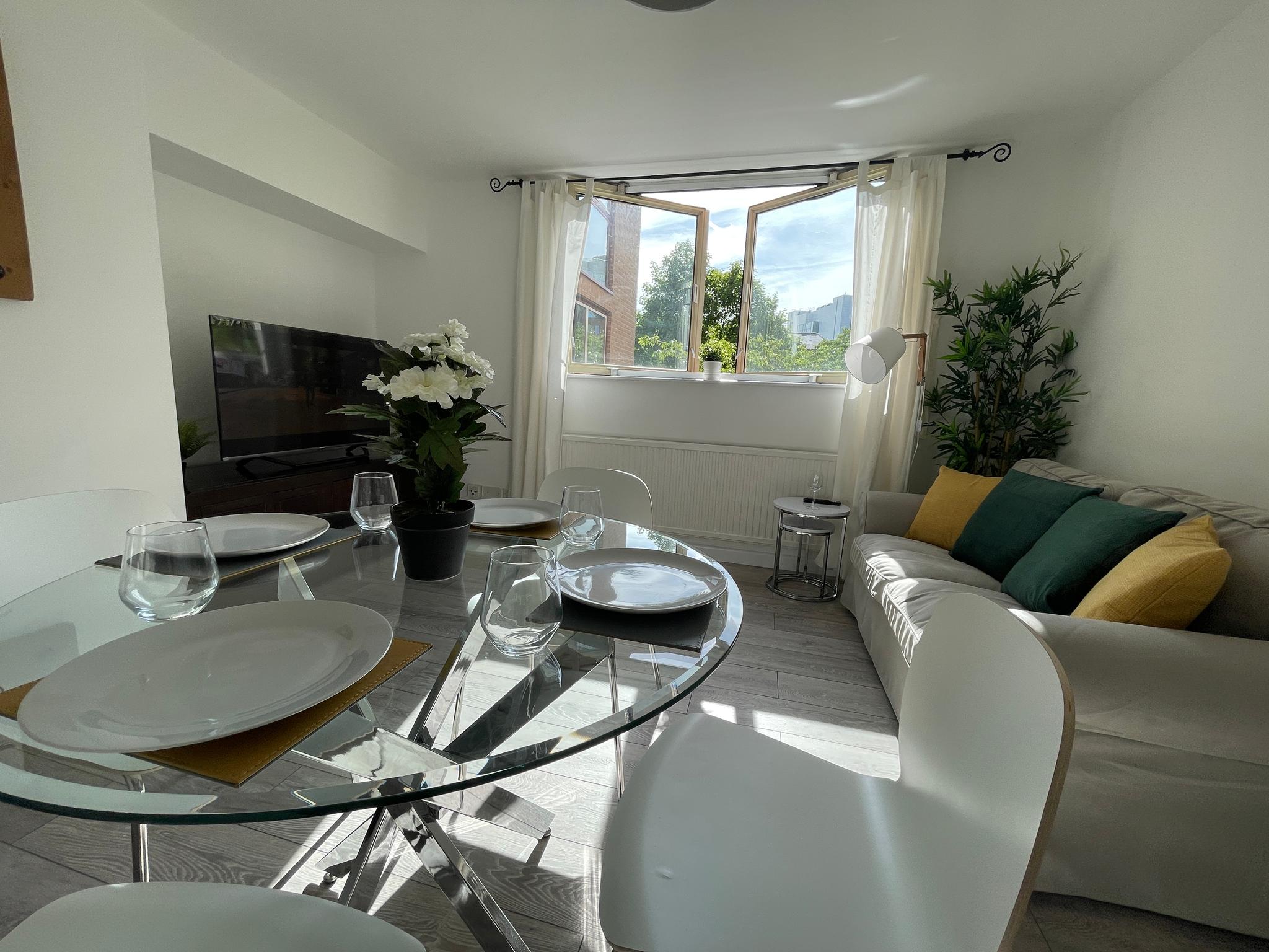 Tower Bridge City Haven King En-suite w/ Parking2