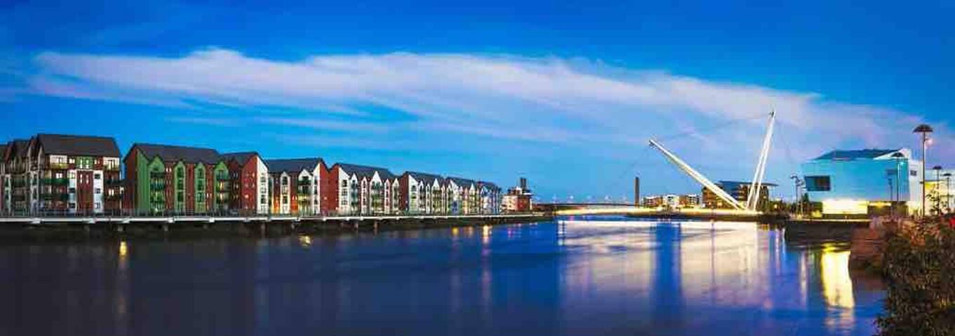 Luxury 2 Bedroom waterfront apartment with balcony1