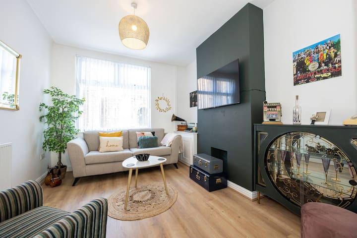 Earp House | Allerton Liverpool Stay | Sleeps 71