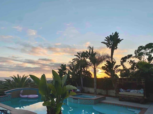 Lux Guesthouse, Pool/Spa, Panoramic Ocean Views!1