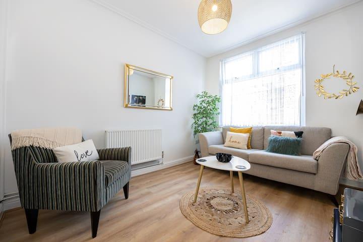 Earp House | Allerton Liverpool Stay | Sleeps 75