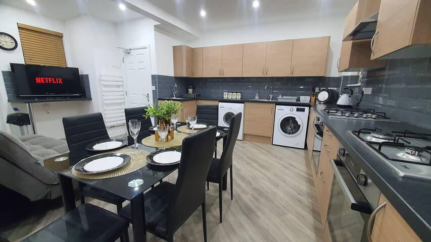 Amazing Room & Ensuite + Parking1