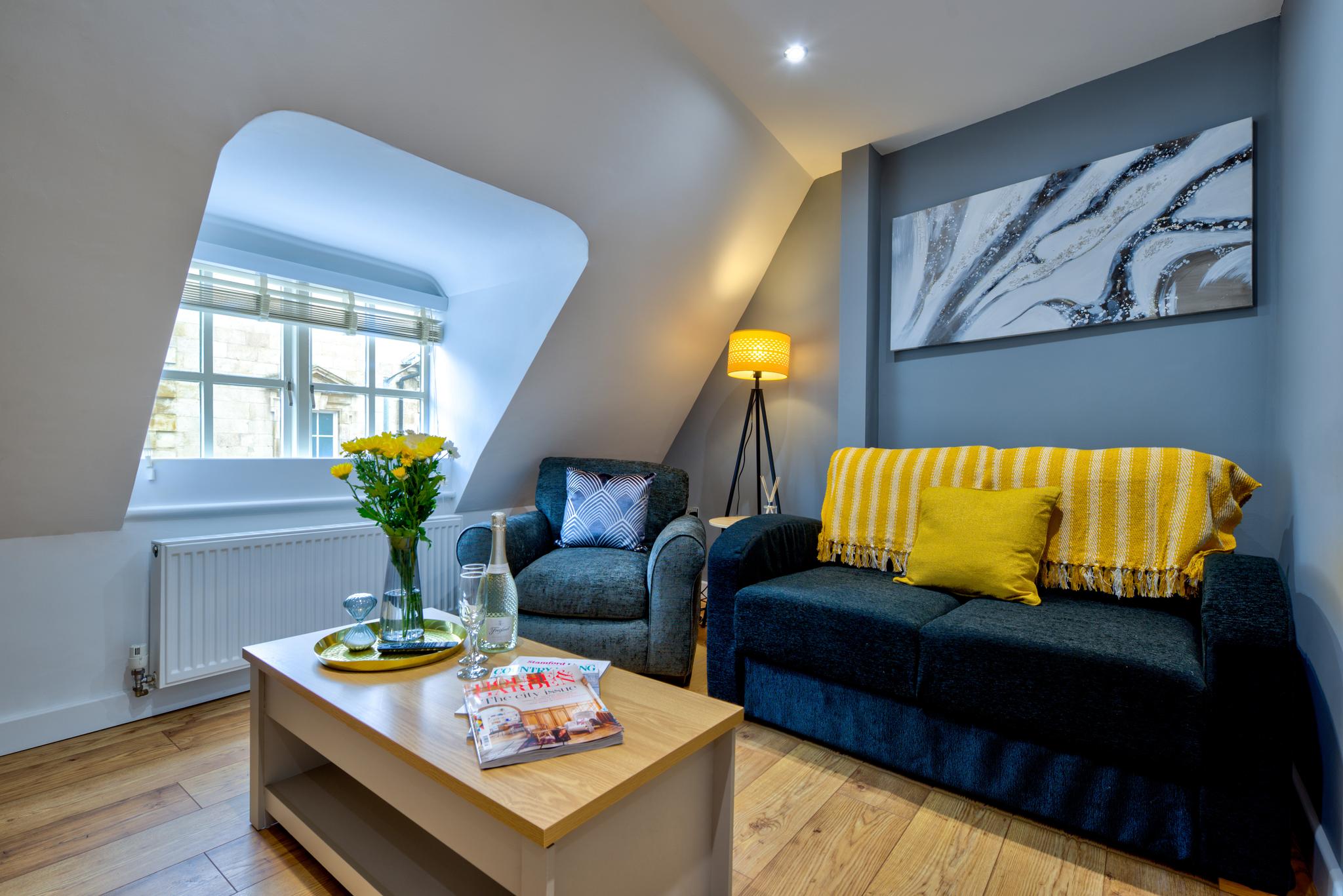Stylish 2-bed Stay with Fast Wi-Fi1
