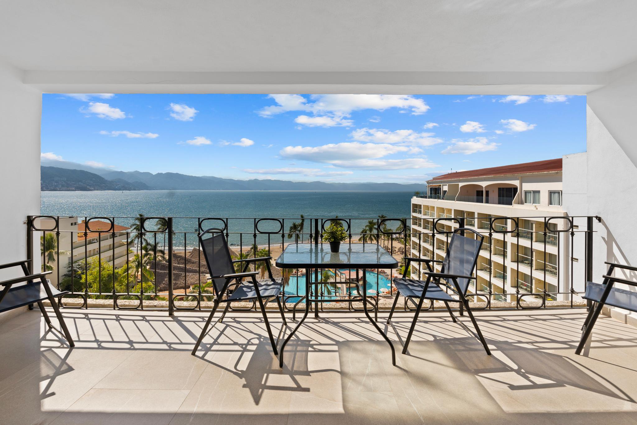 Luxury Condo just steps away from the Beach!1