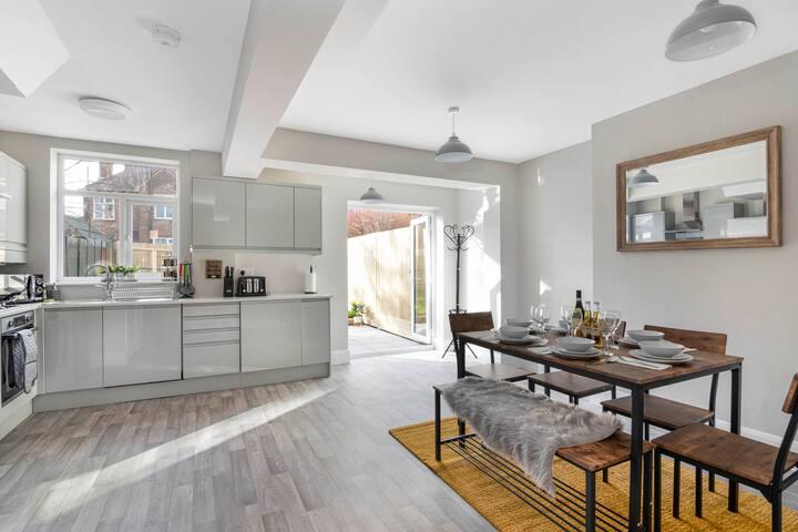 ✪Spacious 3 Bed House ✪Netflix ✪Garden ✪Parking1