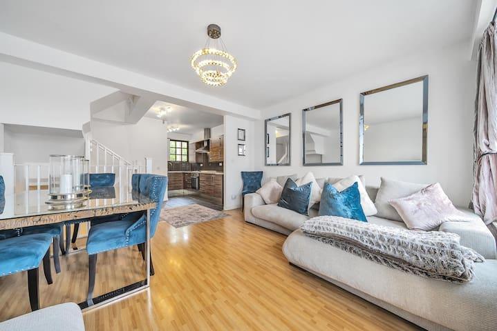 Modern 3 bedroom, 3 bathroom, Parking, River view2