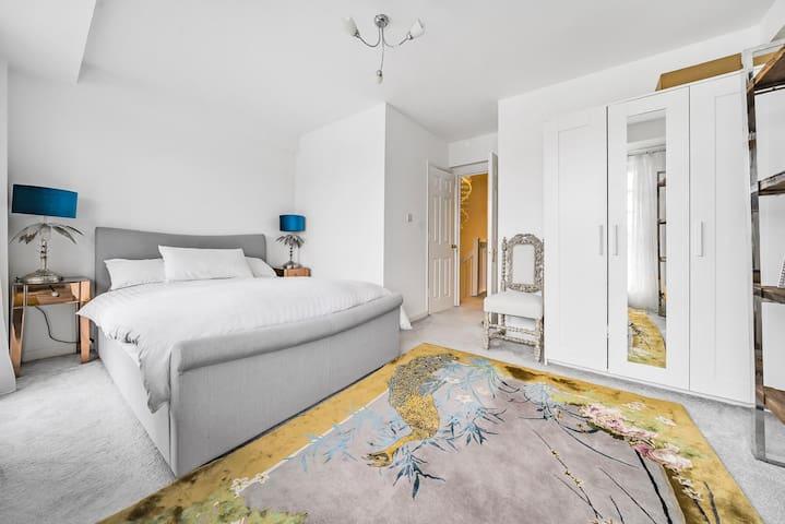 Modern 3 bedroom, 3 bathroom, Parking, River view4