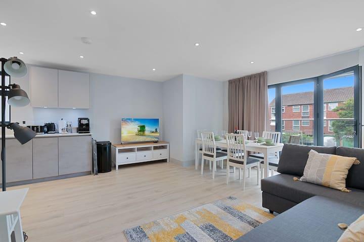 Spacious 3 bedroom, 2 bathroom, Surbiton2