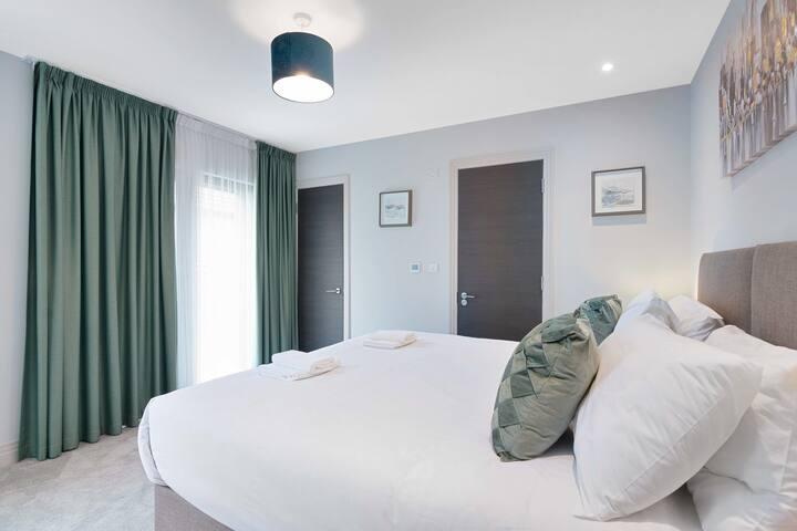 Spacious 3 bedroom, 2 bathroom, Surbiton3
