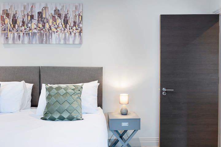 Spacious 3 bedroom, 2 bathroom, Surbiton4