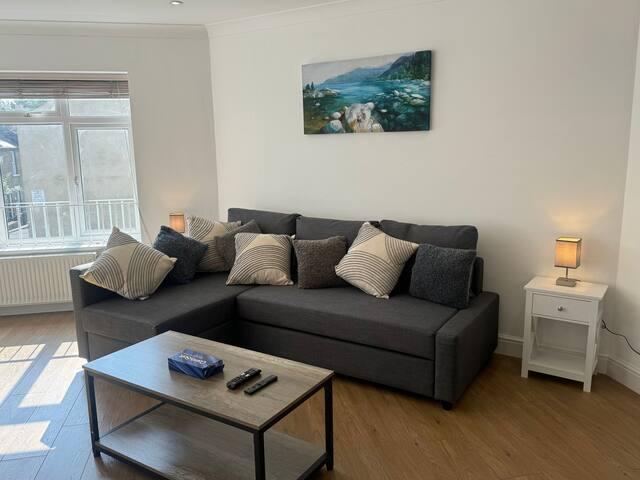2 bedroom, Parking, Hounslow St1