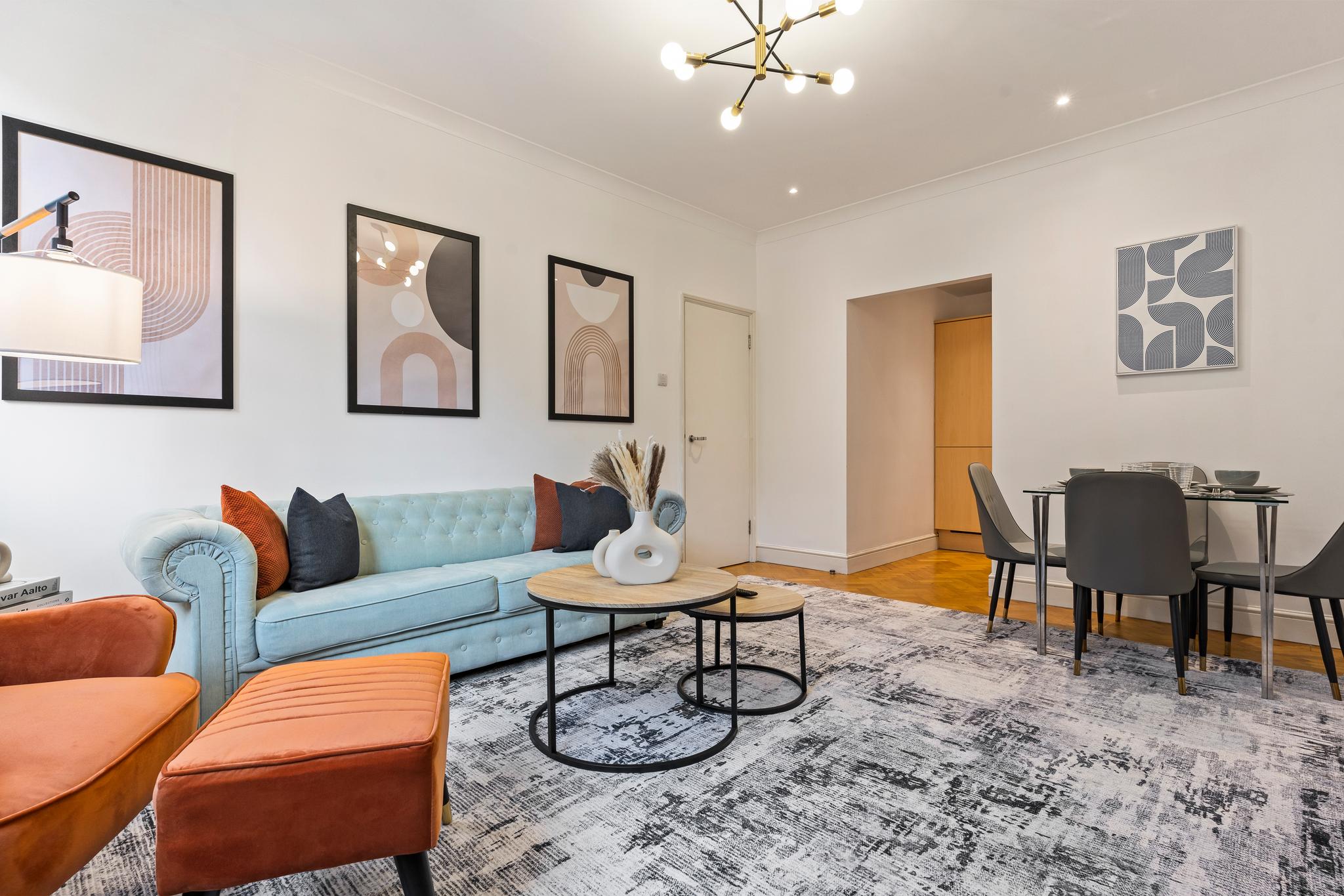 Spacious, Modern Flat | Central Location, Sleeps 41