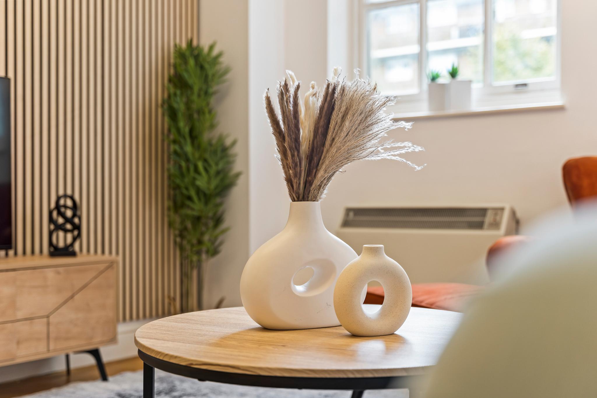 Spacious, Modern Flat | Central Location, Sleeps 45