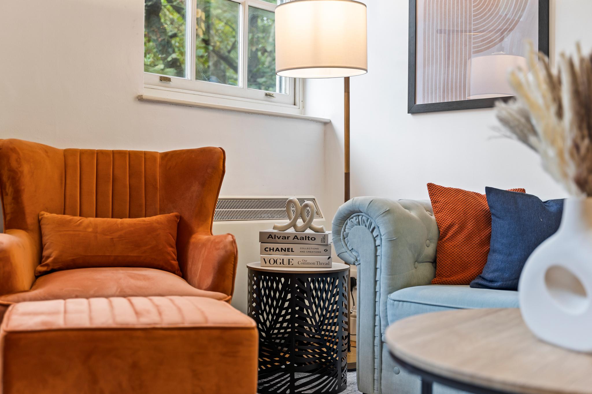 Spacious, Modern Flat | Central Location, Sleeps 44