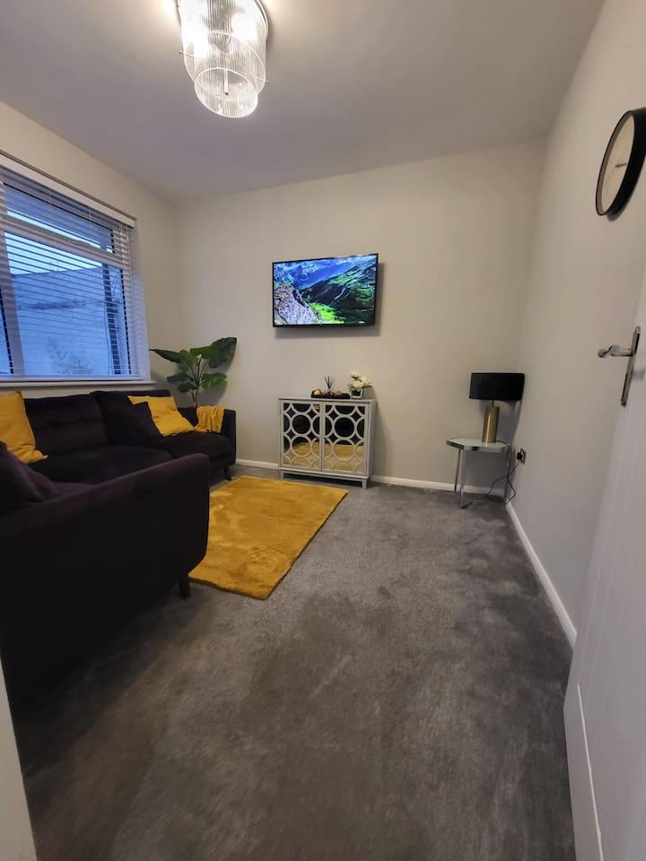 Cosy Four Bedroom Home3