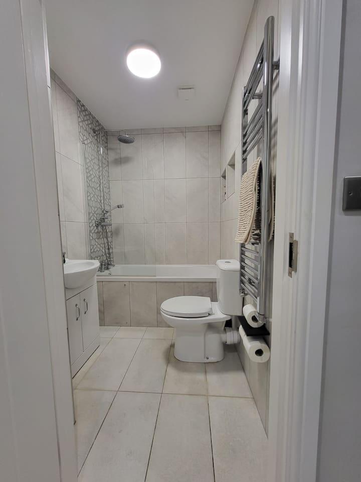 Cosy Four Bedroom Home6