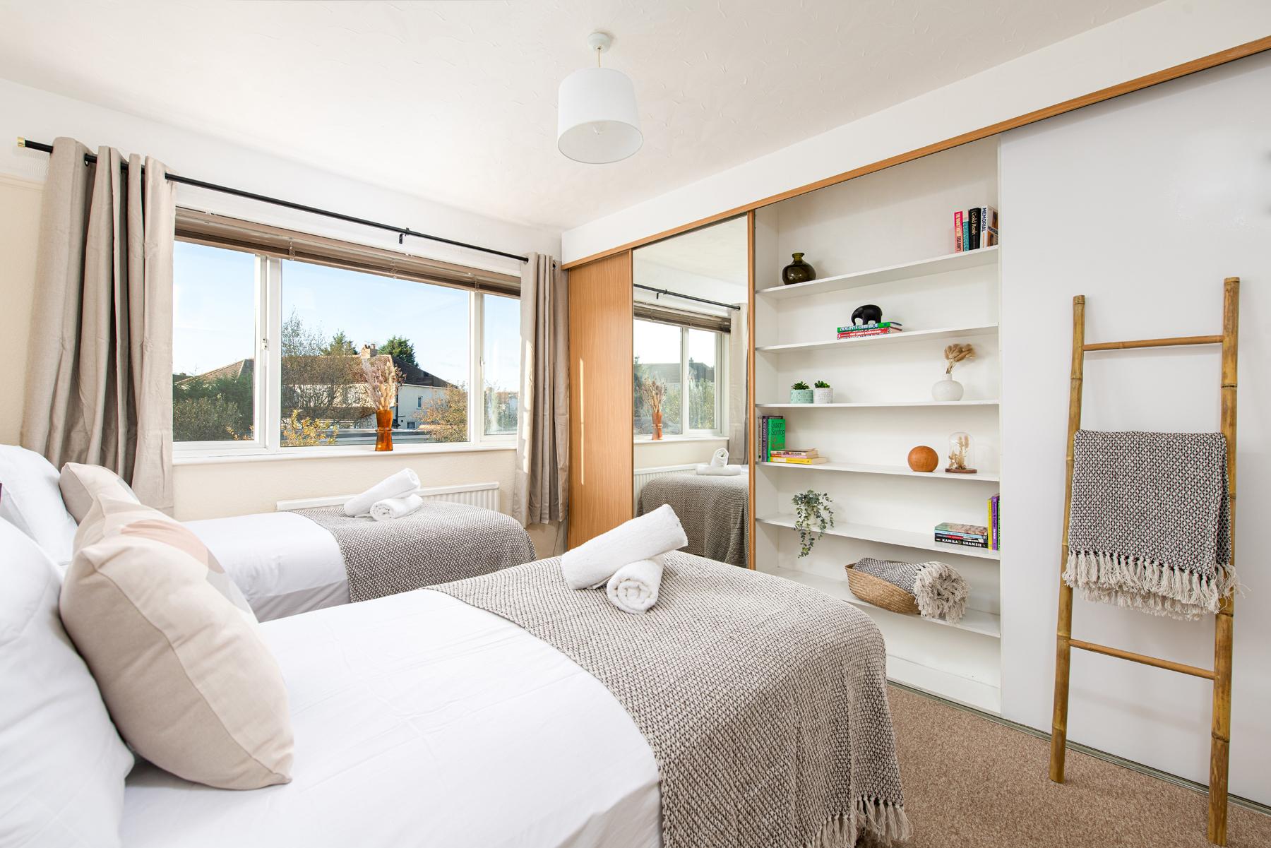 Business & Families Long Stays-4bed-Parking+Garden1