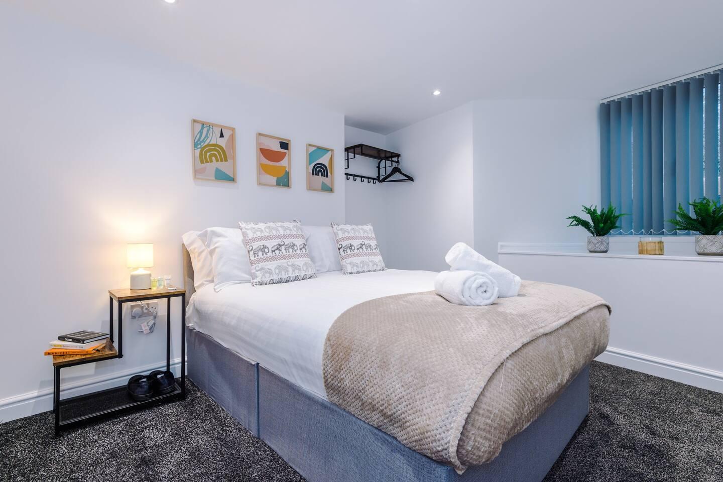 Rocky Lane Flat 24