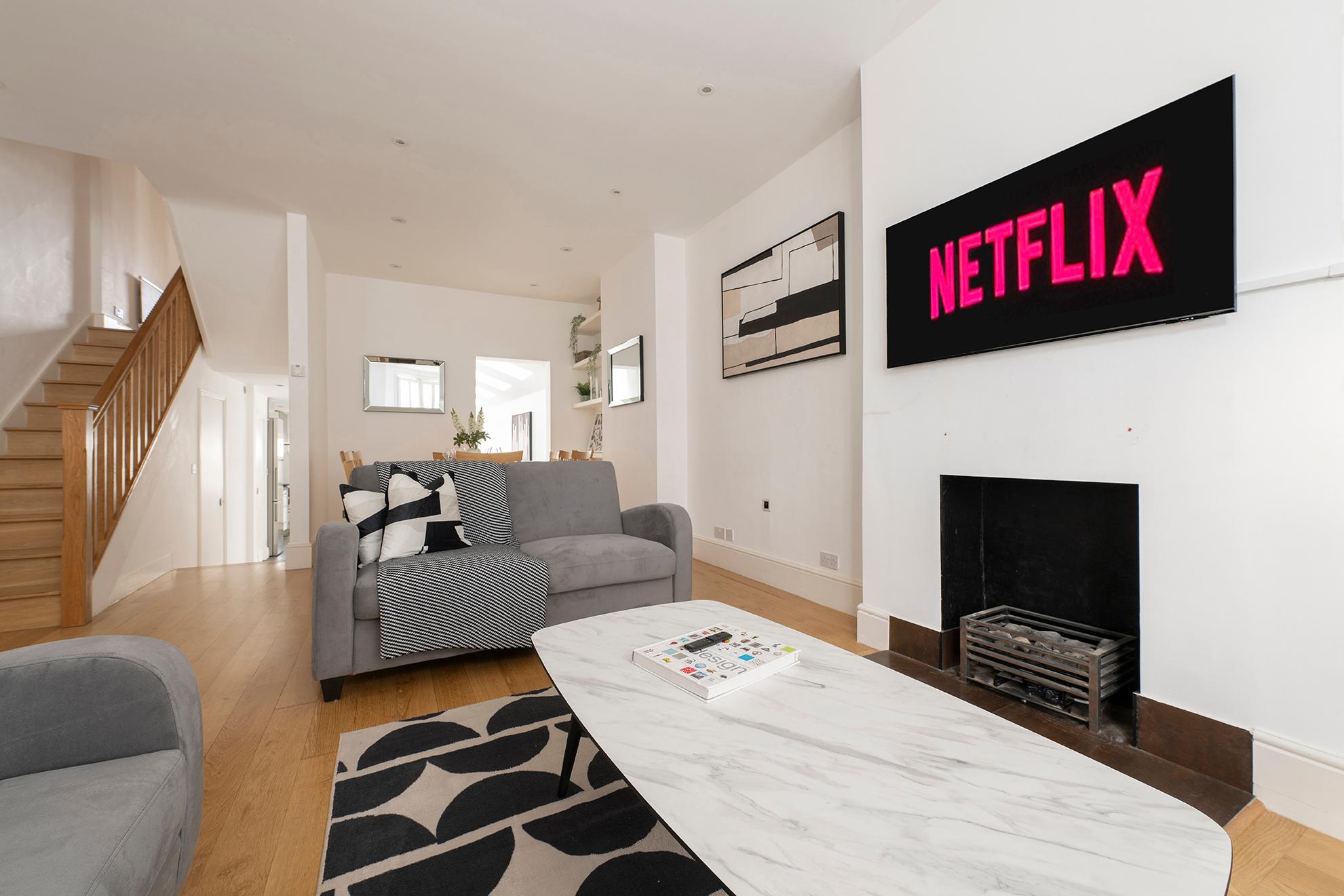 Fulham Spacious & Luxe House w/ Parking & Garden3