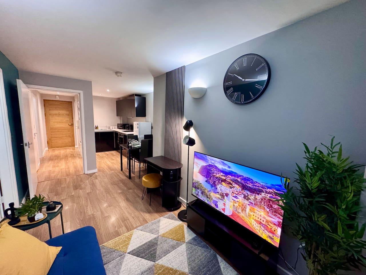 2 Bed Leeds Train Station Apartment City View1