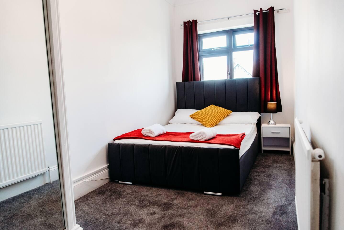 Sunny Beachside Apt with Free Parking5
