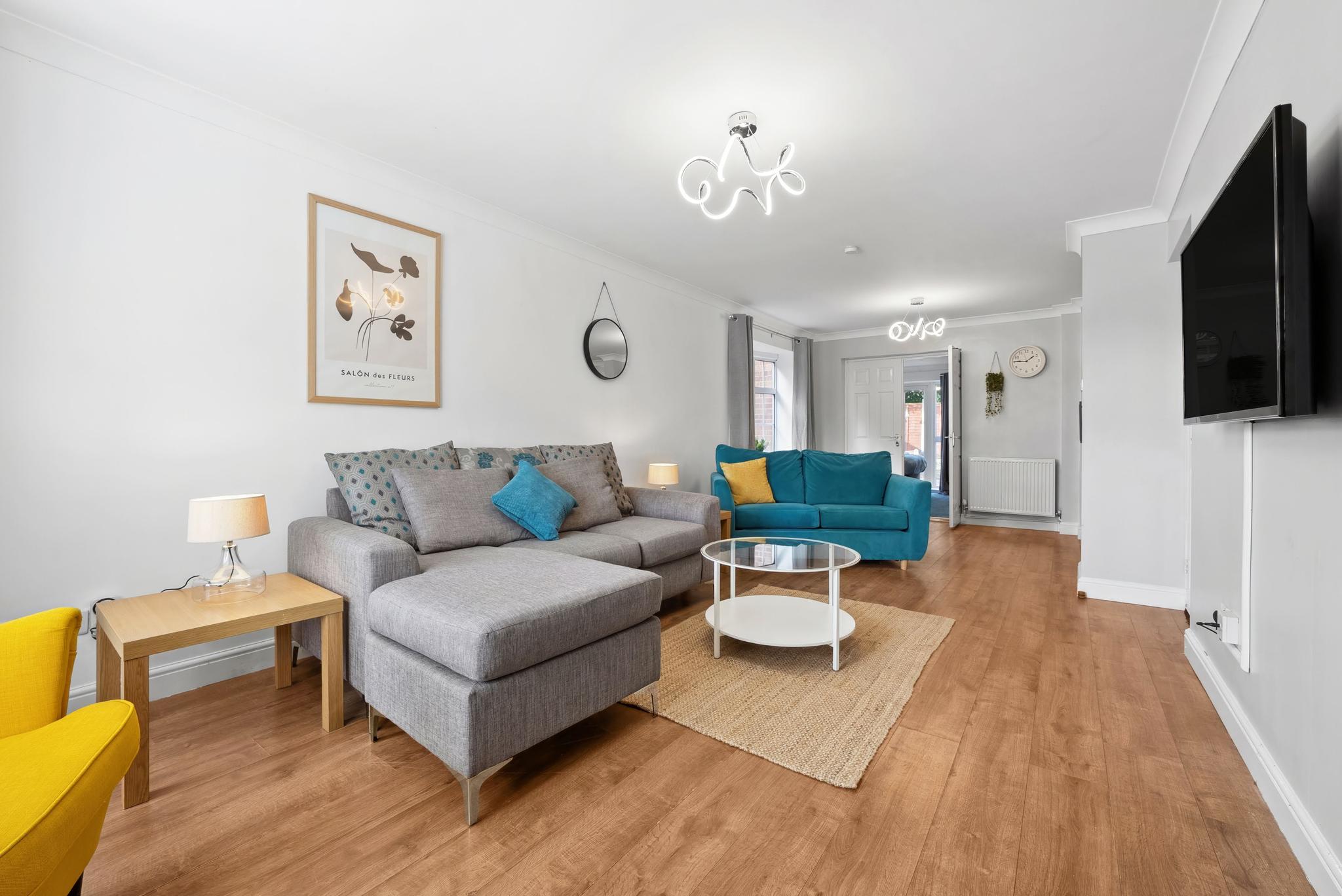Denshaw House · 4 BD · 2 Bath · Parking1