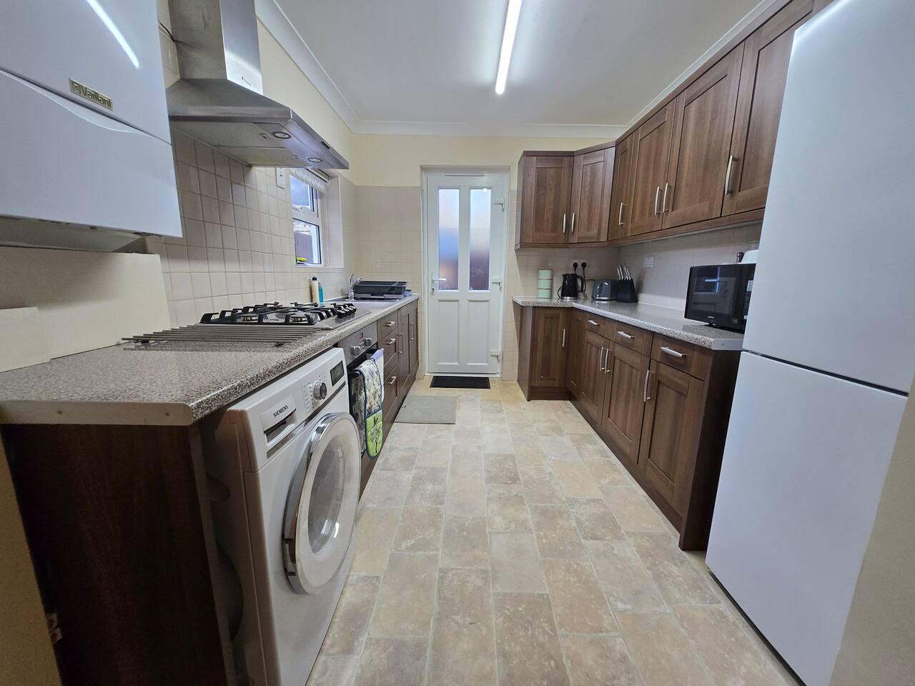 Spacious home 3 min from station2