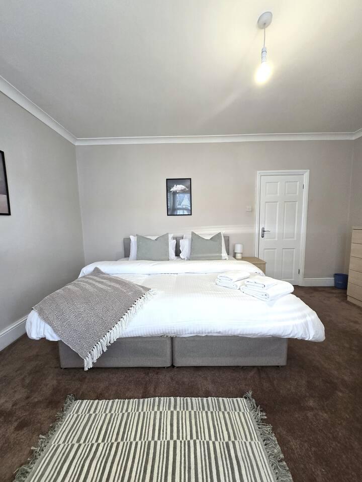 Spacious home 3 min from station3
