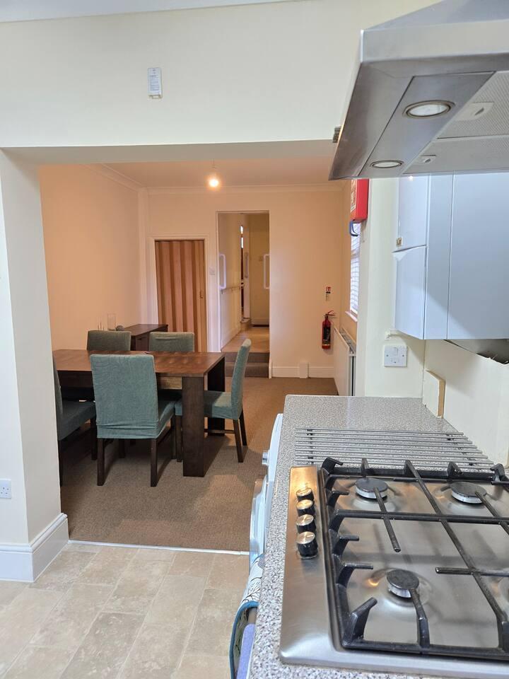 Spacious home 3 min from station4