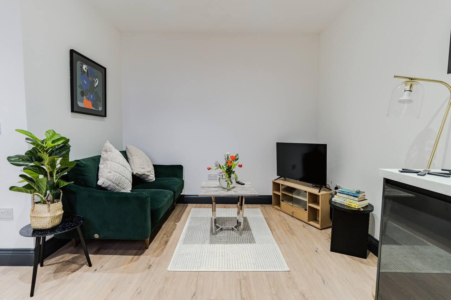 Charming & Cozy 2 BR flat, Free parking, Central5