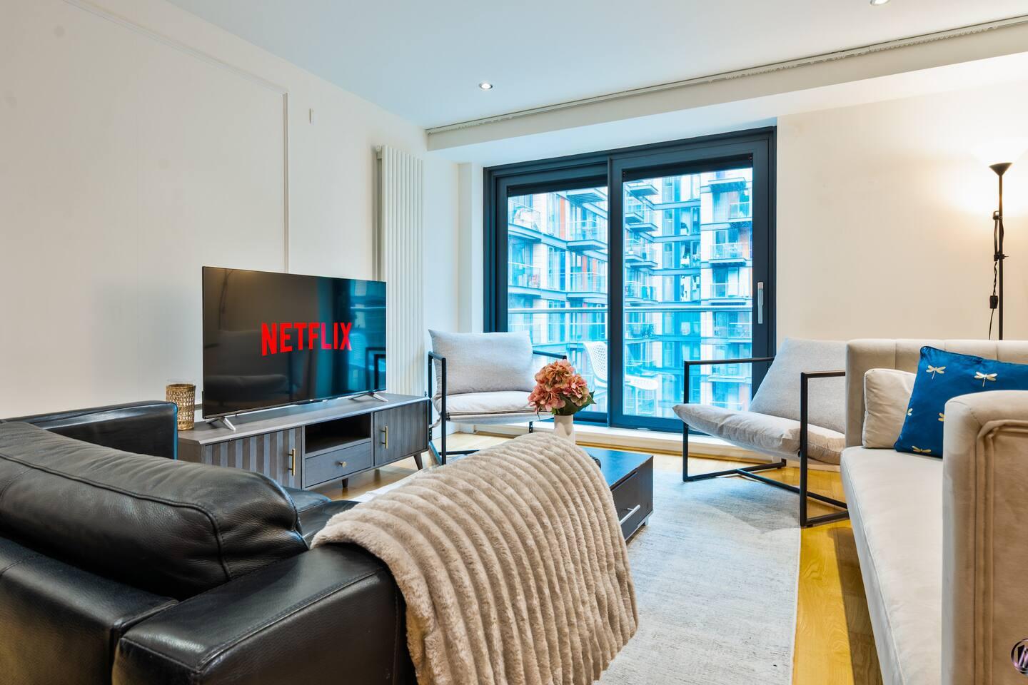Modern 2BR Balcony & River View | Canary Wharf1