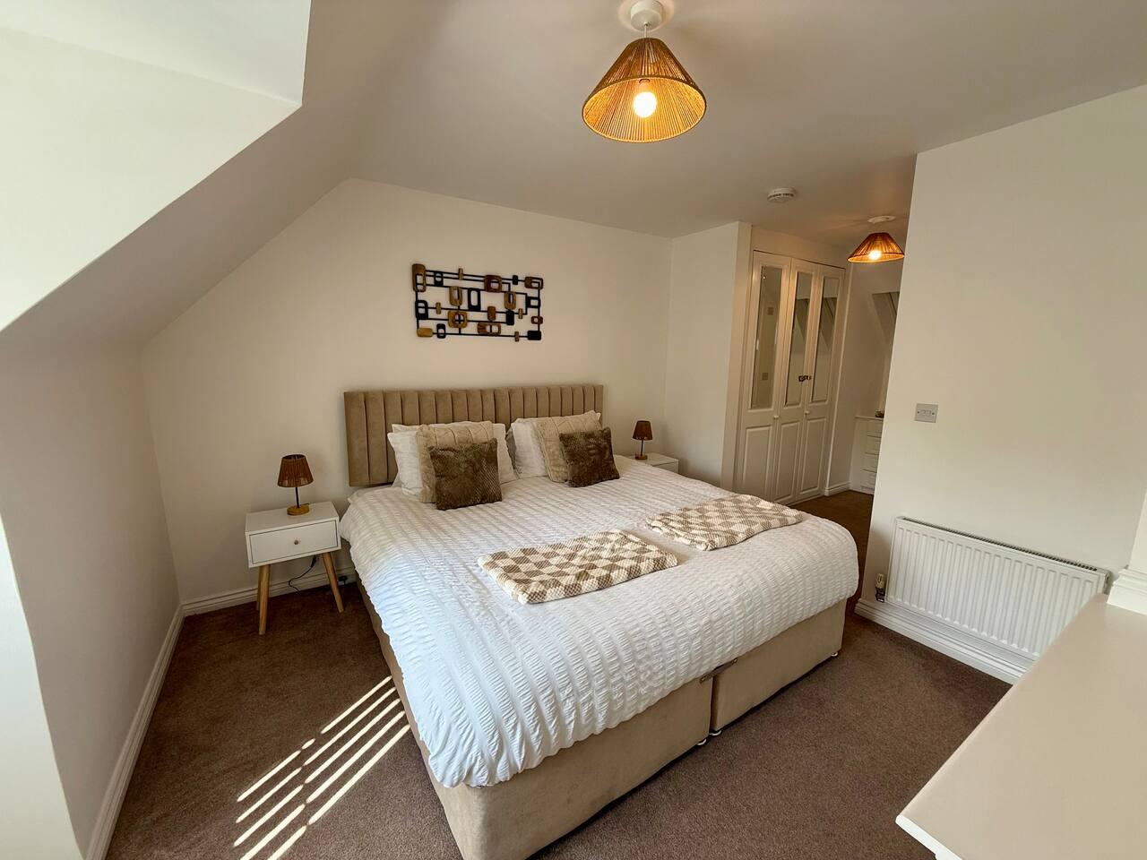 "The Lakes" 3 bed house CBS Arena,  NEC / BHX, M61