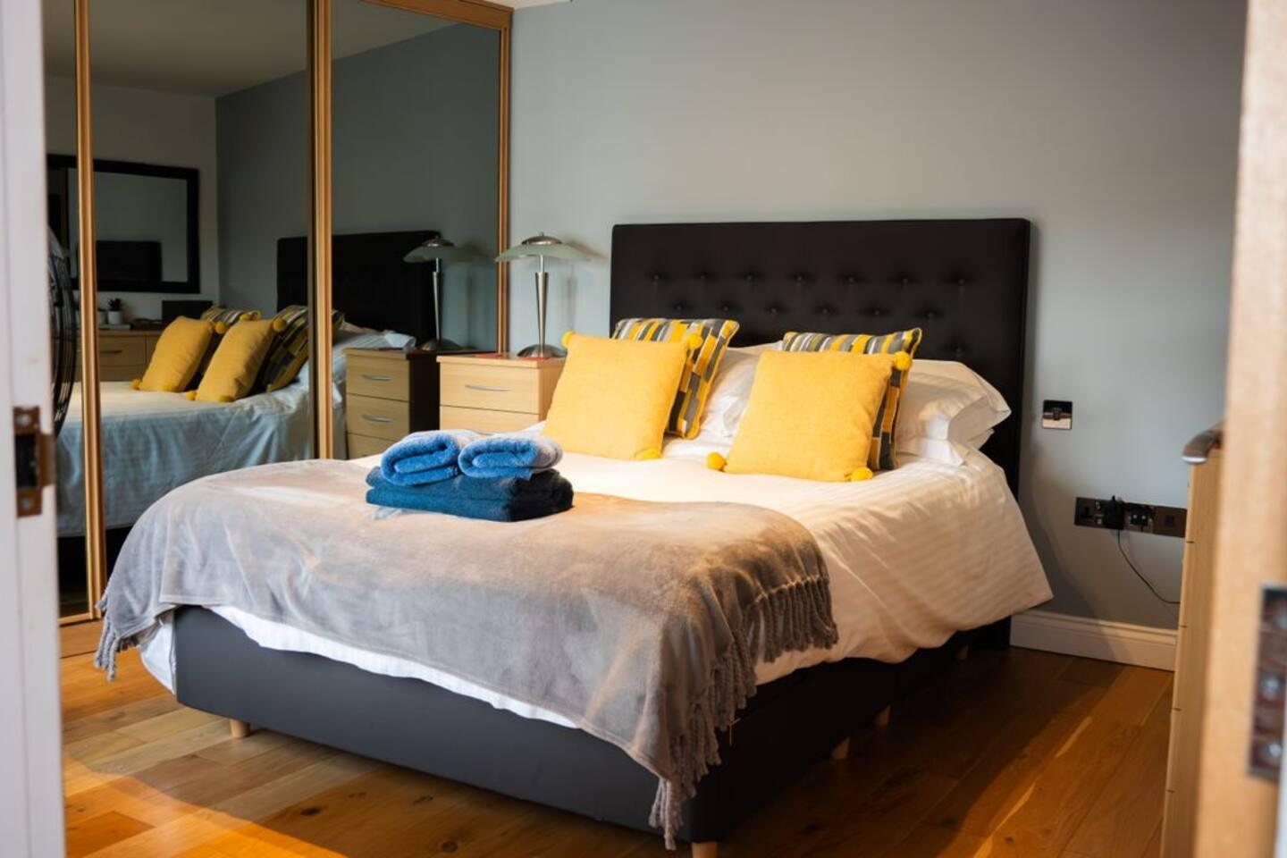 Modern 1-Bedroom Apartment in Holt1
