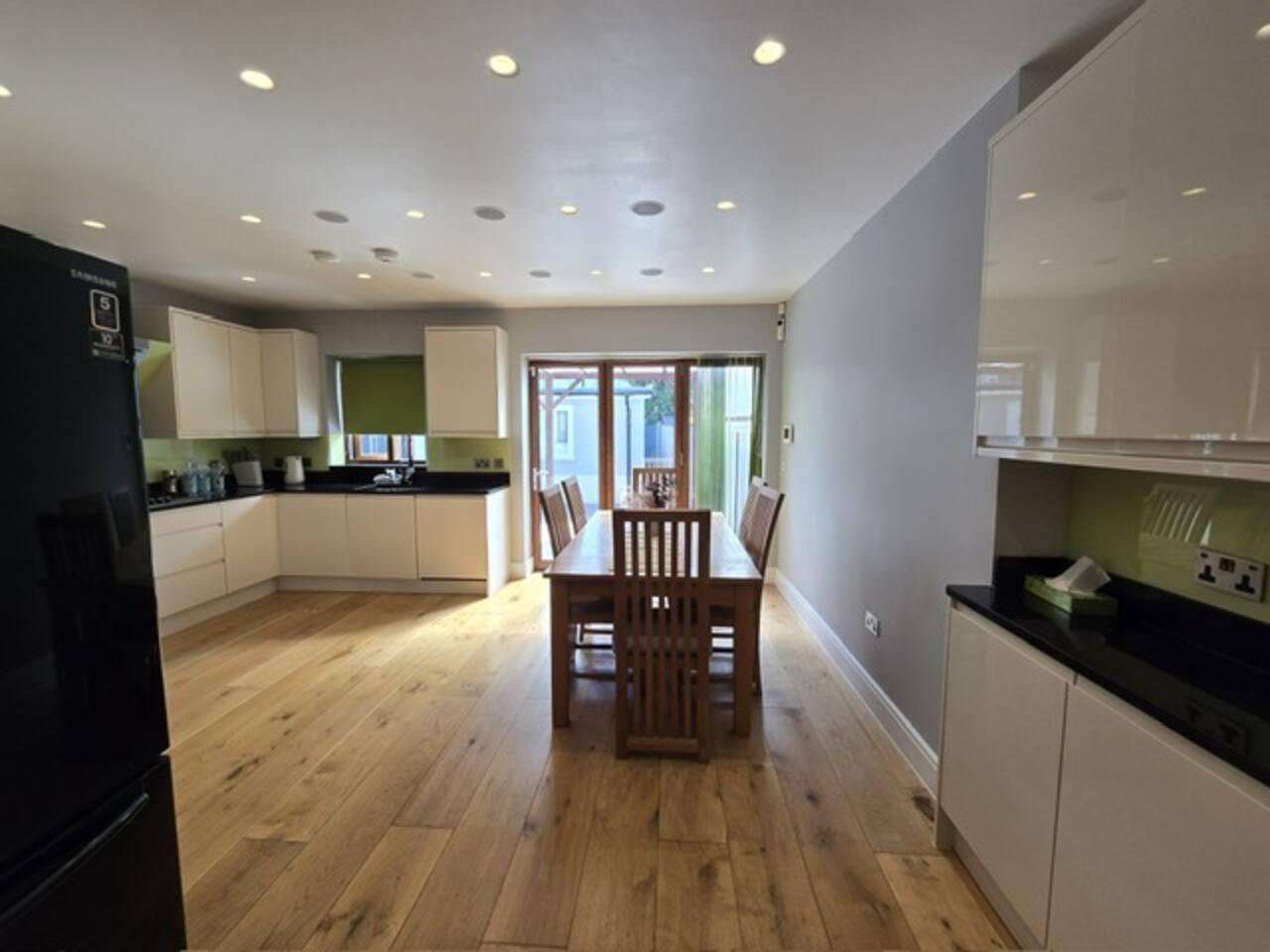 Spacious 3 bedroom home near Enfield Town1