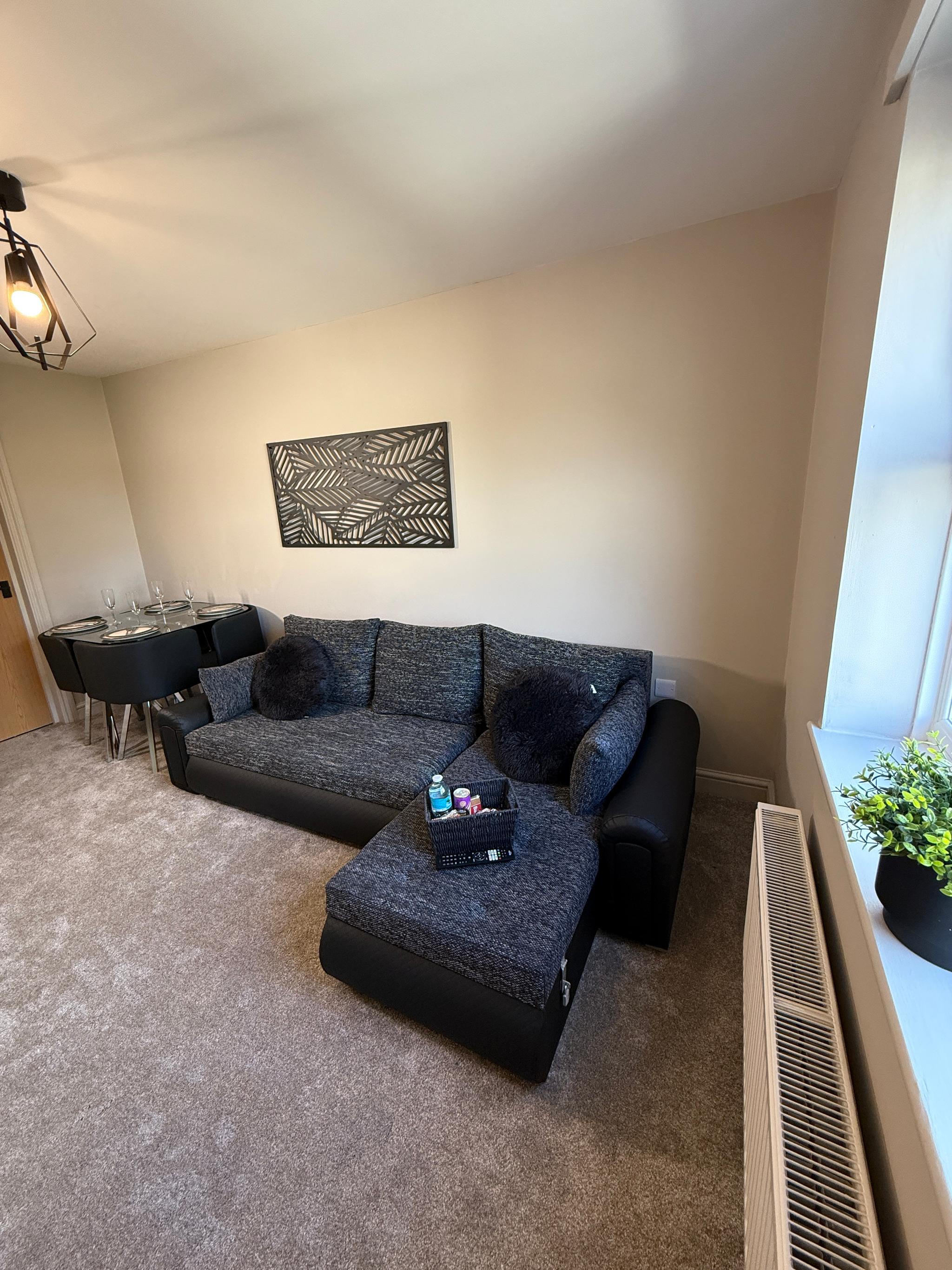 Your Totterdown Stylish Retreat3