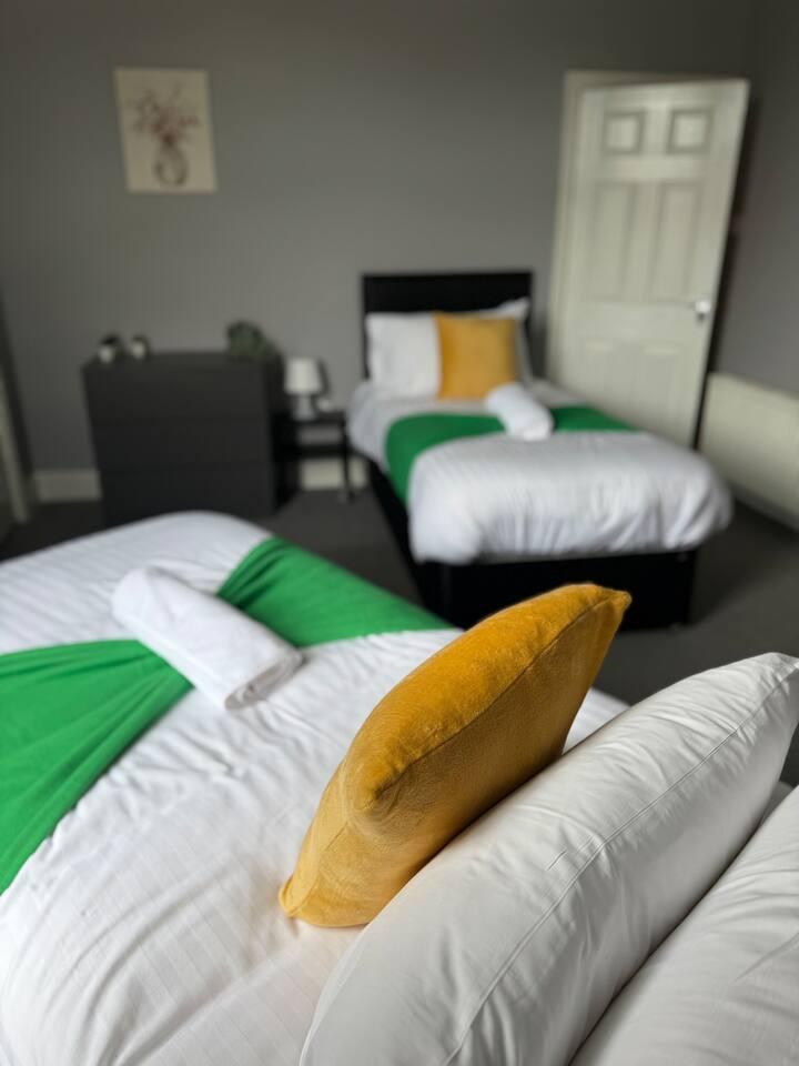 Huge 5 Bed | Secure Parking | Contractors welcome1