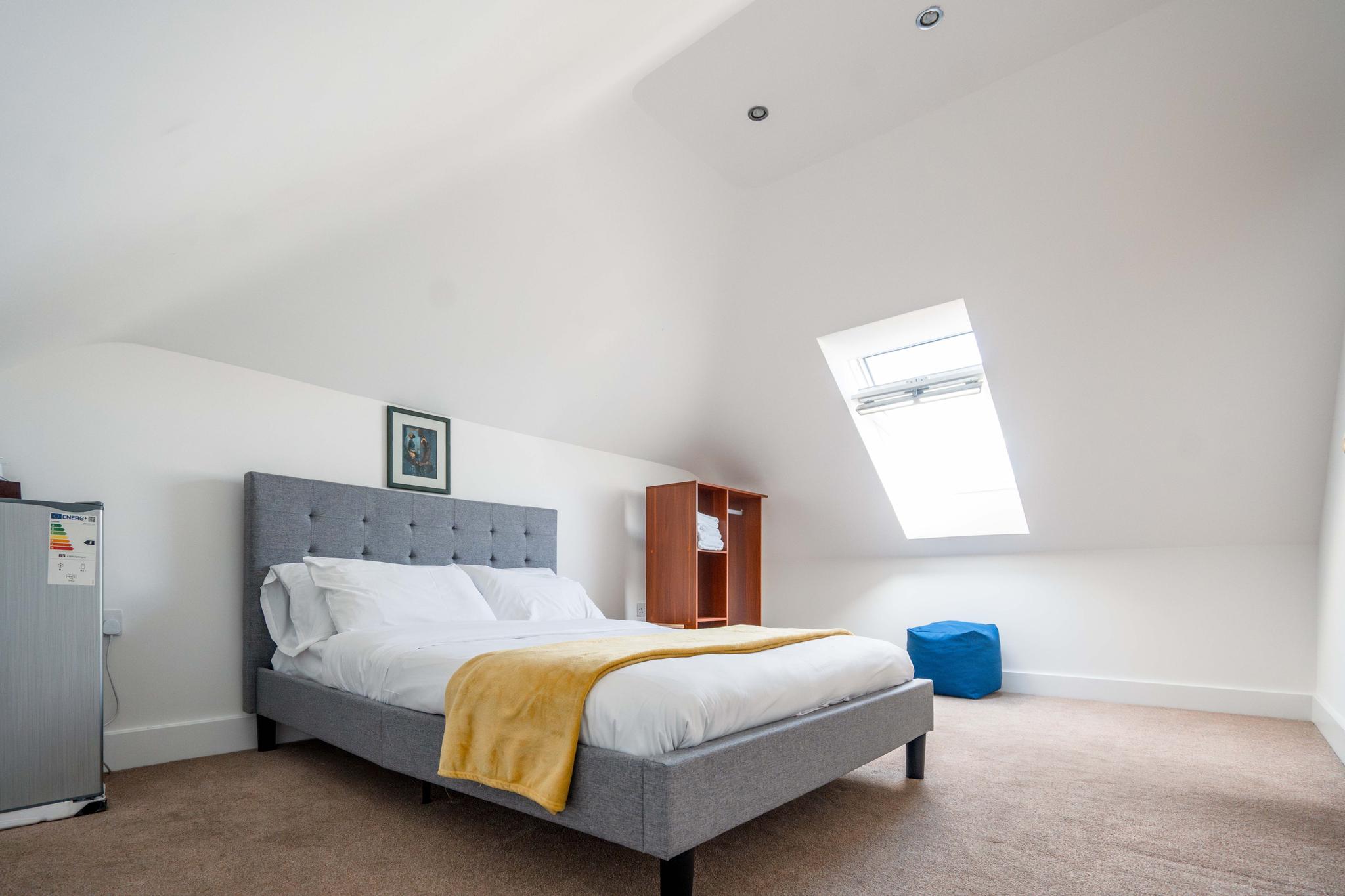Beautiful room in Bromley1