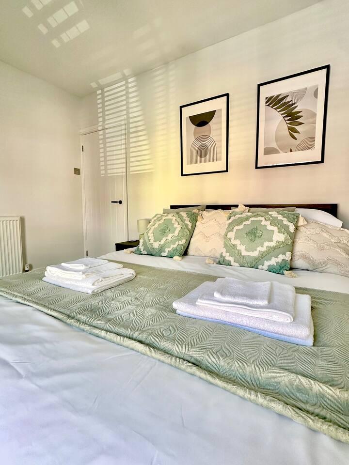 Barber House - Cosy & Stylish 2 bed -  Sleeps 44