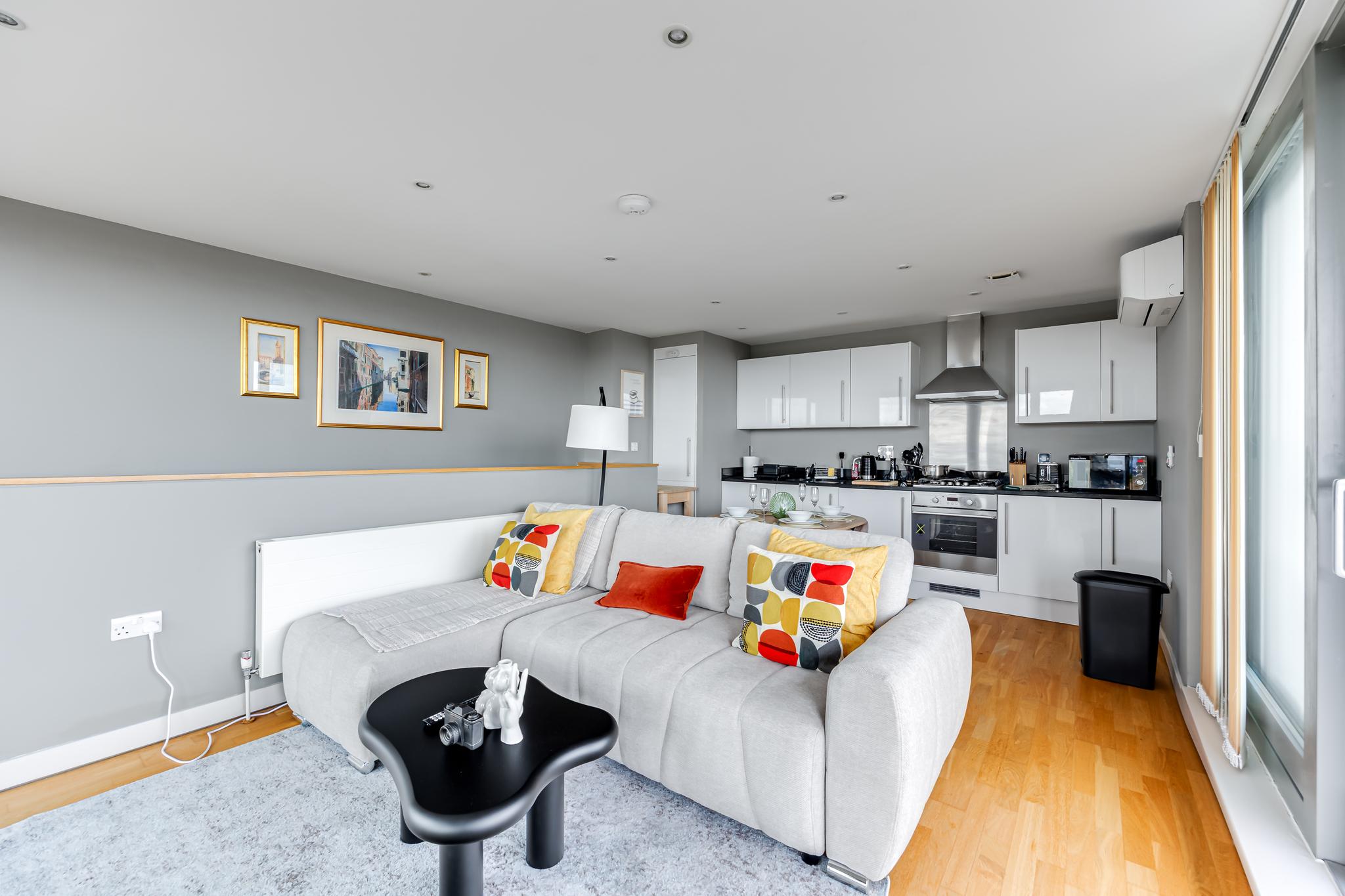 Central Lux Penthouse w/ Balcony, Terrace & Prking1