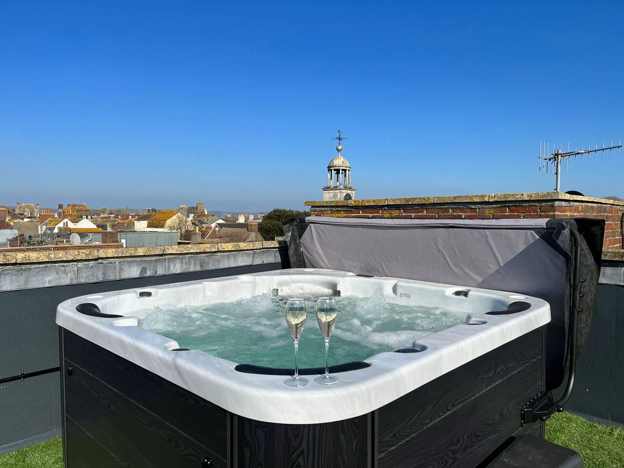 Penthouse Near Beach • Private Rooftop & Parking1