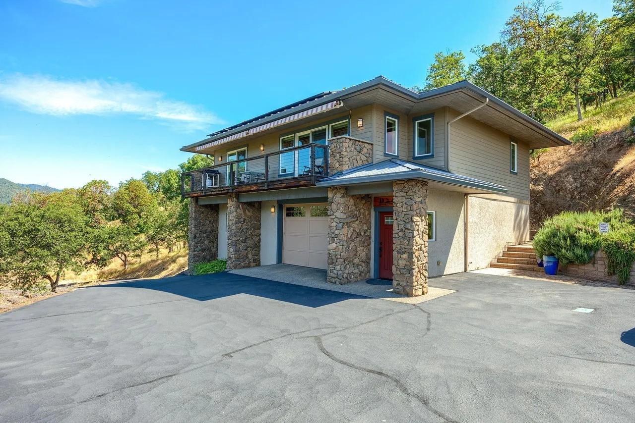 Rogue River Guesthouse - River and Whitewater Views!1