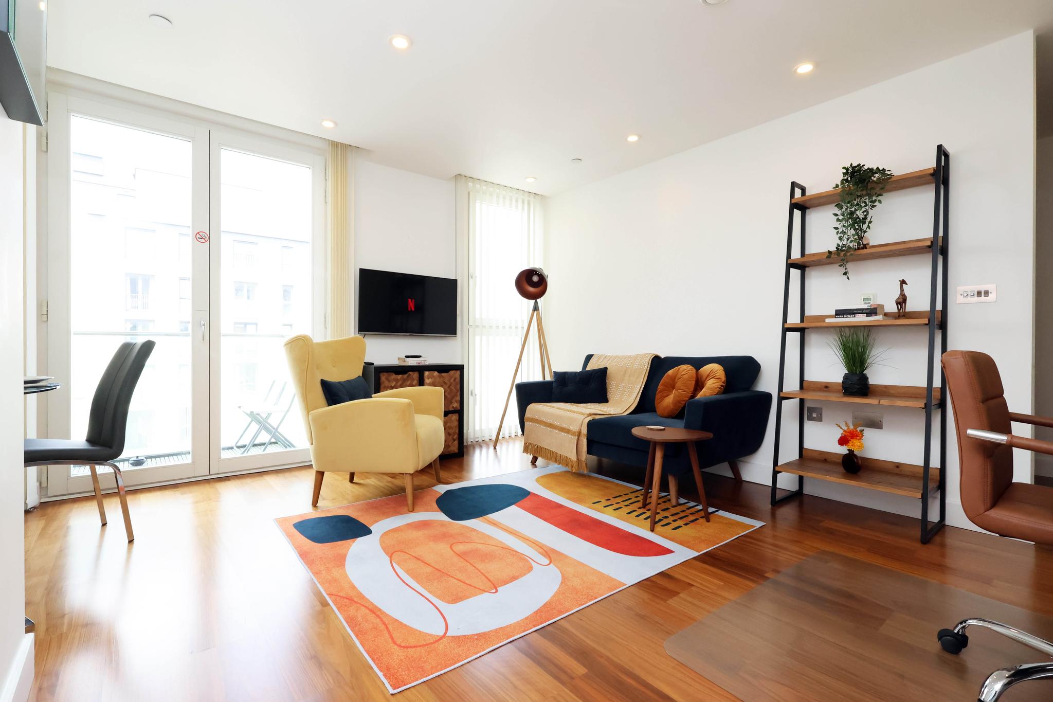Central & Quiet Cardiff Apt-2 Bed 2 Bath-Sleeps 41